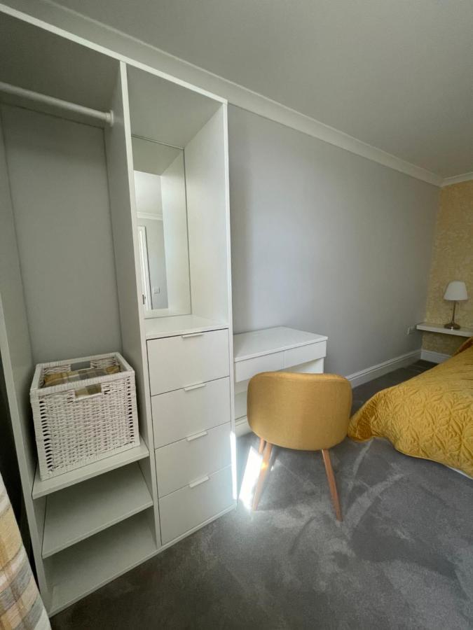 Immaculate One Bedroom Home With Private Parking Swansea Exteriér fotografie