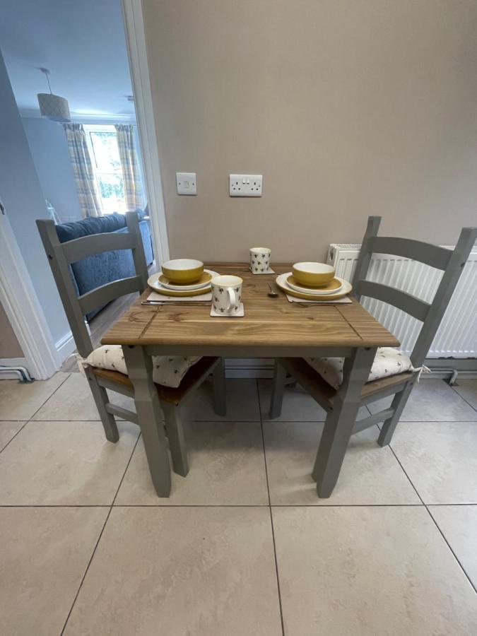 Immaculate One Bedroom Home With Private Parking Swansea Exteriér fotografie
