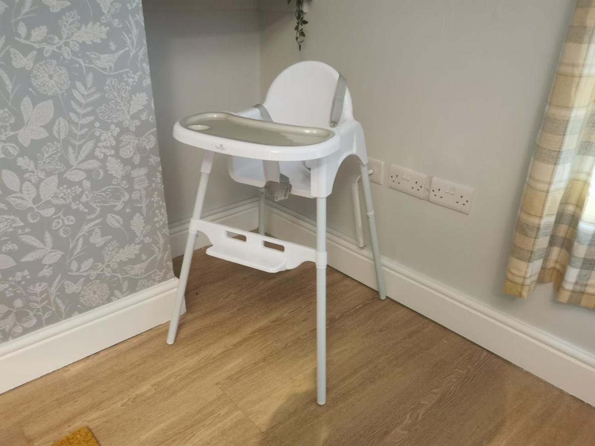 Immaculate One Bedroom Home With Private Parking Swansea Exteriér fotografie